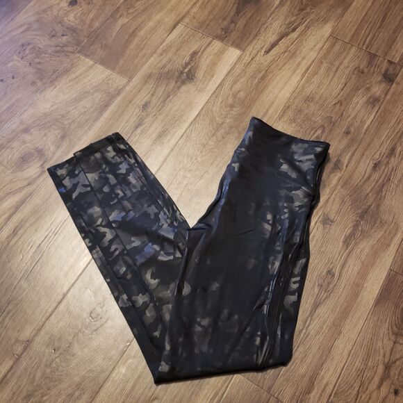 Spanx Leggings Black Shiney Camo Women's Activewear Pants Sz M - Picture 1 of 6